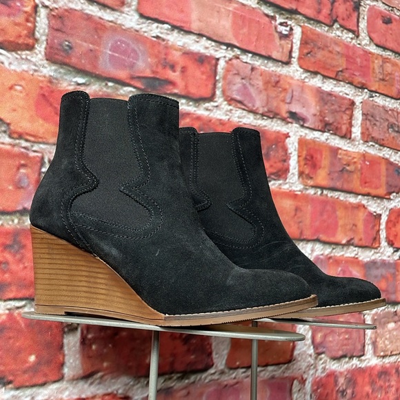 Black Suede Andre Assous Palmer Wedge Chelsea Western-Style Booties - Picture 3 of 17
